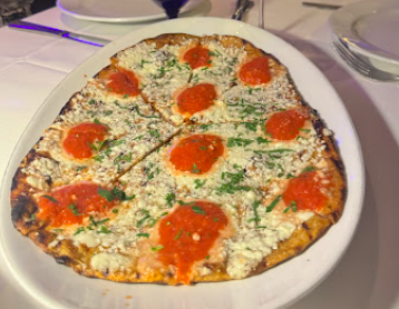 Fresco By Scotto signature dishes Rigatoni Bolognese
Pizza Margherita
Mama Scotto’s Meatball alla Toscana
